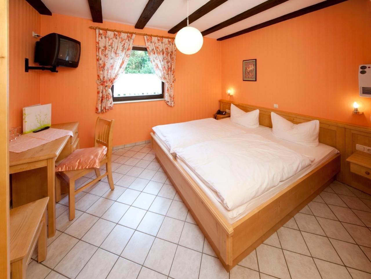 Gasthaus Zur Wolfsschlucht 호텔 Sugenheim 외부 사진